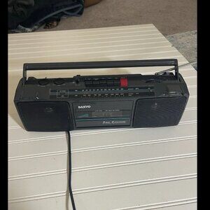 Sanyo Boombox M7024A AM/FM Radio Cassette *w/AC Cord * TESTED - Video